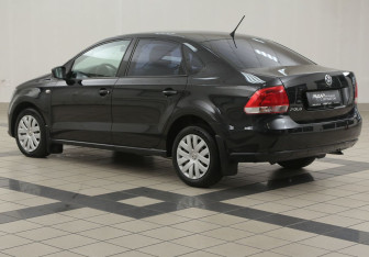 Подержанный автомобиль Volkswagen Polo Sedan 2013 года (2 фото)