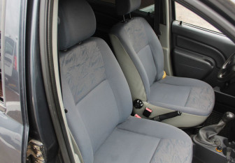 Подержанный автомобиль Renault Logan Sedan 2006 года (11 фото)