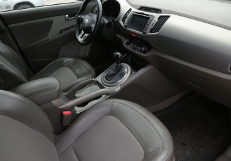 Подержанный автомобиль Kia Sportage 2010 года (9 фото)