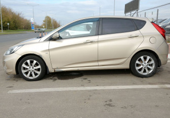Подержанный автомобиль Hyundai Solaris Hatchback 2012 года (8 фото)