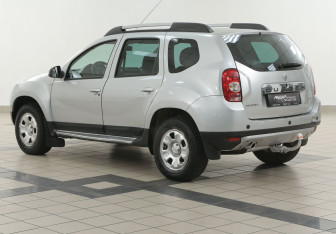 Подержанный автомобиль Renault Duster 2012 года (2 фото)