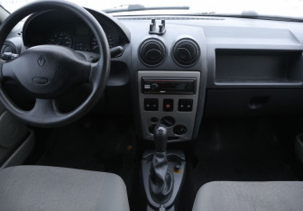 Подержанный автомобиль Renault Logan Sedan 2009 года (12 фото)