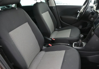 Подержанный автомобиль Volkswagen Polo Sedan 2014 года (10 фото)