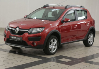 Подержанный автомобиль Renault Sandero 2018 года (8 фото)