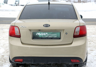 Подержанный автомобиль Kia Rio Sedan 2010 года (5 фото)