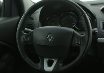 Подержанный автомобиль Renault Fluence 2013 года (16 фото)