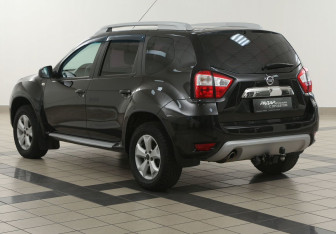 Подержанный автомобиль Nissan Terrano 2015 года (2 фото)