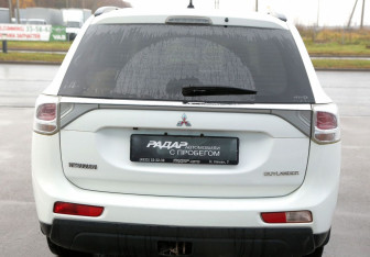Подержанный автомобиль Mitsubishi Outlander 2012 года (5 фото)