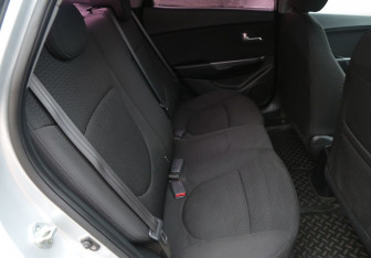 Подержанный автомобиль Kia Rio Sedan 2011 года (11 фото)