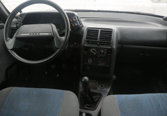 Подержанный автомобиль LADA (ВАЗ) 2112 2006 года (12 фото)