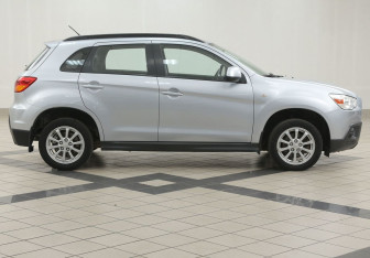 Подержанный автомобиль Mitsubishi ASX 2011 года (5 фото)