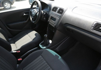 Подержанный автомобиль Volkswagen Polo Sedan 2015 года (9 фото)