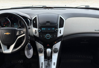 Подержанный автомобиль Chevrolet Cruze Hatchback 2014 года (7 фото)