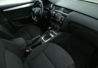 Подержанный автомобиль Skoda Octavia Liftback 2016 года (9 фото)