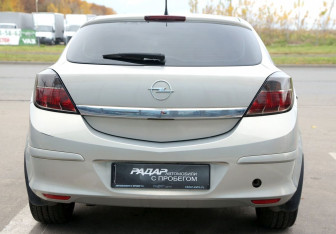 Подержанный автомобиль Opel Astra Hatchback 2010 года (5 фото)