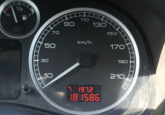 Подержанный автомобиль Peugeot 307 Hatchback 2005 года (19 фото)