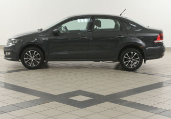 Подержанный автомобиль Volkswagen Polo Sedan 2016 года (7 фото)