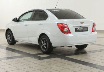 Подержанный автомобиль Chevrolet Aveo Sedan 2014 года (2 фото)