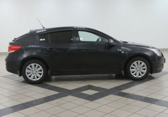 Подержанный автомобиль Chevrolet Cruze Hatchback 2012 года (4 фото)