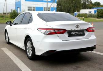 Подержанный автомобиль Toyota Camry Sedan 2018 года (4 фото)