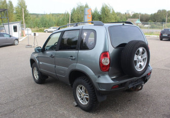 Подержанный автомобиль Chevrolet Niva 2011 года (5 фото)