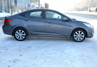 Подержанный автомобиль Hyundai Solaris Sedan 2013 года (7 фото)