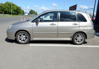 Подержанный автомобиль Suzuki Liana Wagon 2007 года (8 фото)