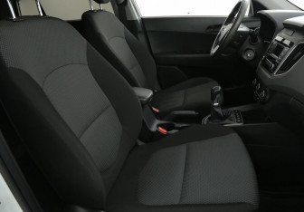 Подержанный автомобиль Hyundai Creta 2019 года (10 фото)