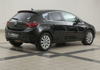 Подержанный автомобиль Opel Astra Hatchback 2010 года (4 фото)