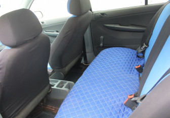 Подержанный автомобиль Skoda Fabia Hatchback 2003 года (12 фото)