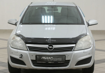 Подержанный автомобиль Opel Astra Sedan 2008 года (6 фото)