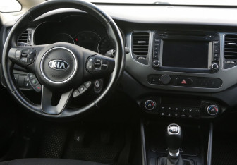 Подержанный автомобиль Kia Carens 2016 года (14 фото)