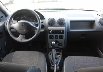 Подержанный автомобиль Renault Logan Sedan 2009 года (11 фото)