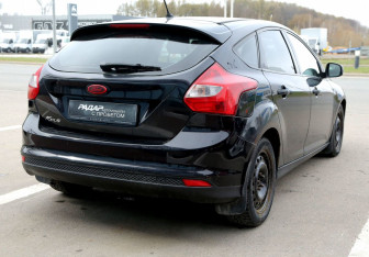 Подержанный автомобиль Ford Focus Hatchback 2011 года (6 фото)