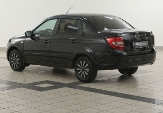 Подержанный автомобиль LADA (ВАЗ) Granta Sedan 2019 года (2 фото)