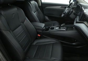 Подержанный автомобиль Haval F7 2023 года (10 фото)