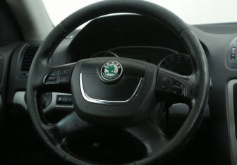 Подержанный автомобиль Skoda Octavia Liftback 2011 года (16 фото)