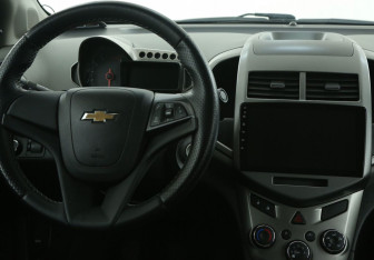Подержанный автомобиль Chevrolet Aveo Sedan 2014 года (14 фото)