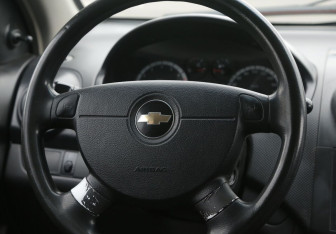 Подержанный автомобиль Chevrolet Aveo Sedan 2006 года (16 фото)