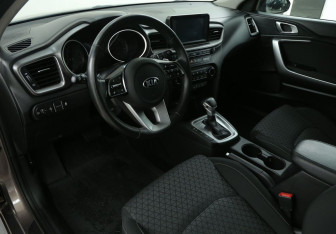 Подержанный автомобиль Kia Ceed Wagon 2019 года (18 фото)
