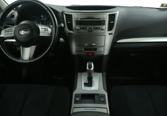 Подержанный автомобиль Subaru Outback Wagon 2010 года (12 фото)