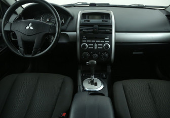 Подержанный автомобиль Mitsubishi Galant Sedan 2006 года (12 фото)