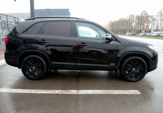 Подержанный автомобиль Kia Sorento 2012 года (7 фото)