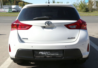 Подержанный автомобиль Toyota Auris Hatchback 2015 года (5 фото)