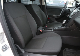 Подержанный автомобиль Ford Focus Hatchback 2017 года (10 фото)