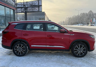 Подержанный автомобиль Chery Tiggo 8 Pro 2023 года (7 фото)