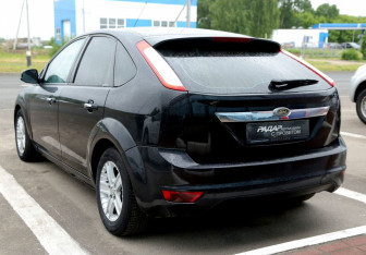 Подержанный автомобиль Ford Focus Hatchback 2009 года (4 фото)