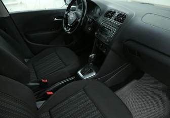 Подержанный автомобиль Volkswagen Polo Sedan 2017 года (9 фото)