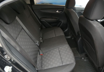 Подержанный автомобиль Kia Rio Sedan 2017 года (11 фото)