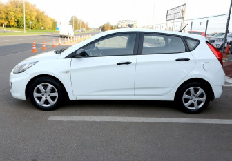 Подержанный автомобиль Hyundai Solaris Hatchback 2013 года (8 фото)
